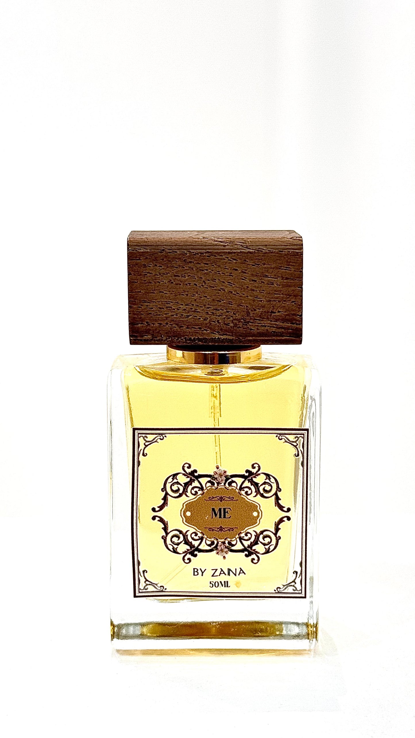 عطر ME من باي زينة - تجسيد الأنوثة والفخامة