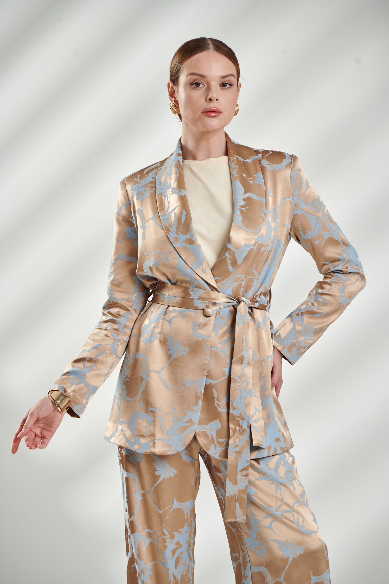 Luxury Floral Print Women’s Suit with Shiny Finish – Elegant Occasionwear
