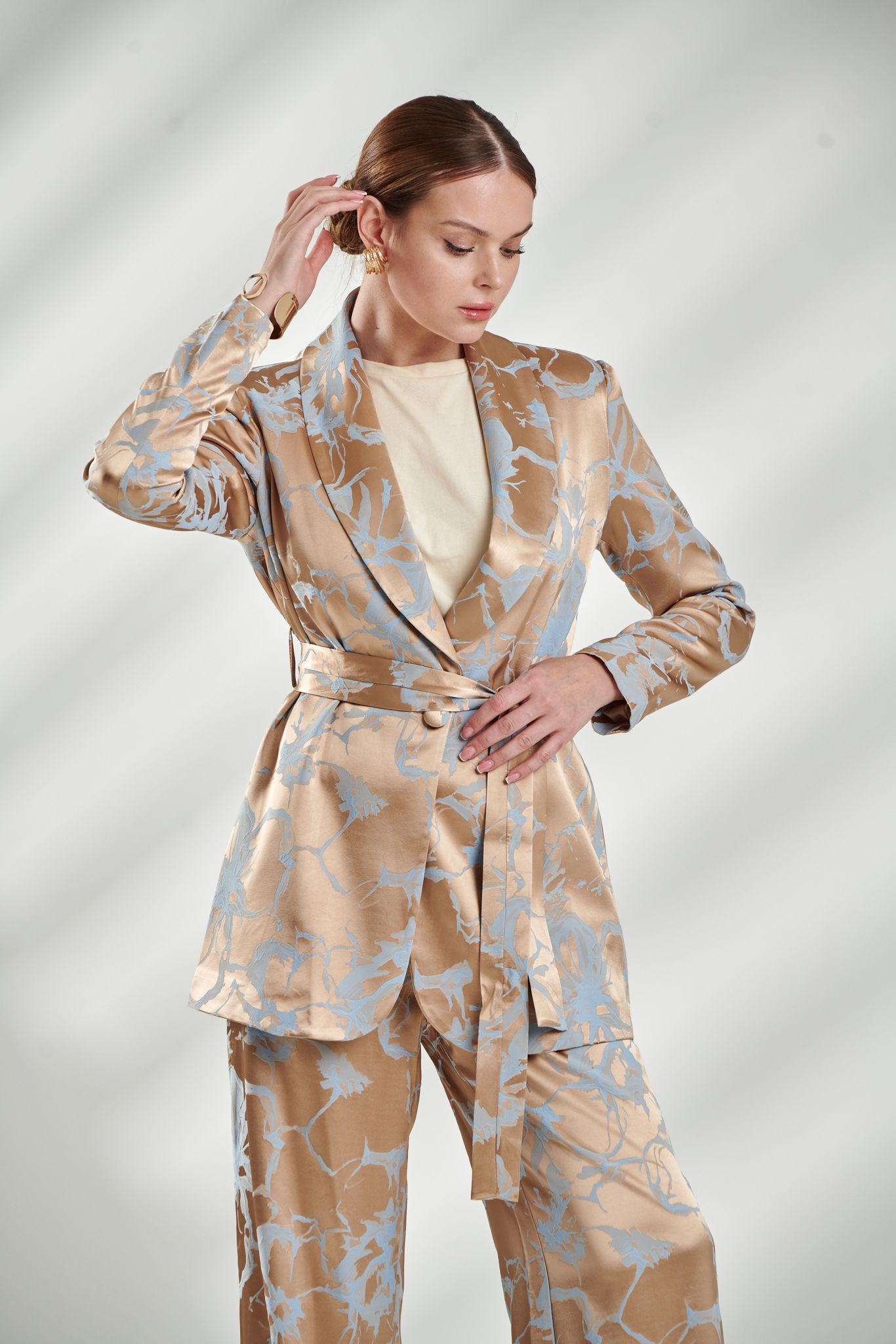 Luxury Floral Print Women’s Suit with Shiny Finish – Elegant Occasionwear
