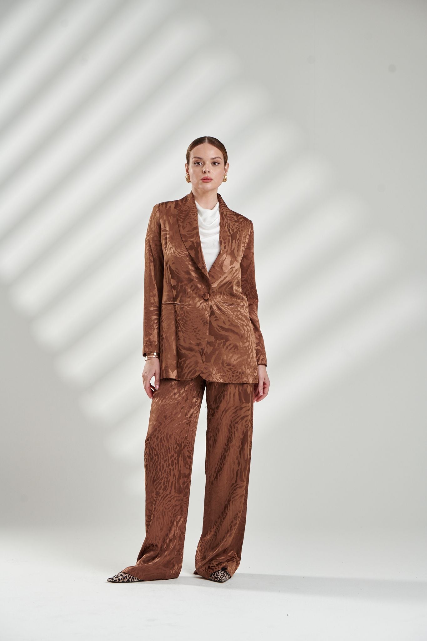 Silky Brown Leopard Print Women’s Suit – Bold Elegance for Evening Occasions