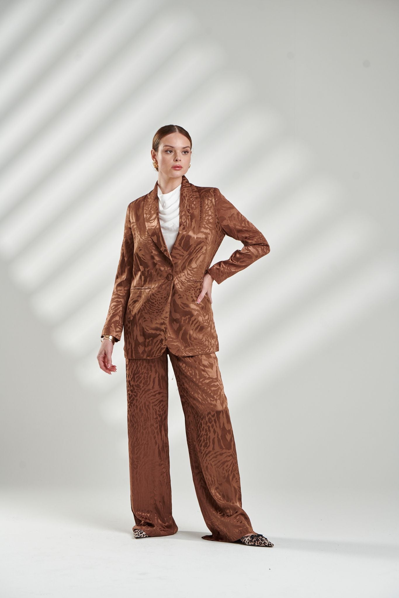 Silky Brown Leopard Print Women’s Suit – Bold Elegance for Evening Occasions