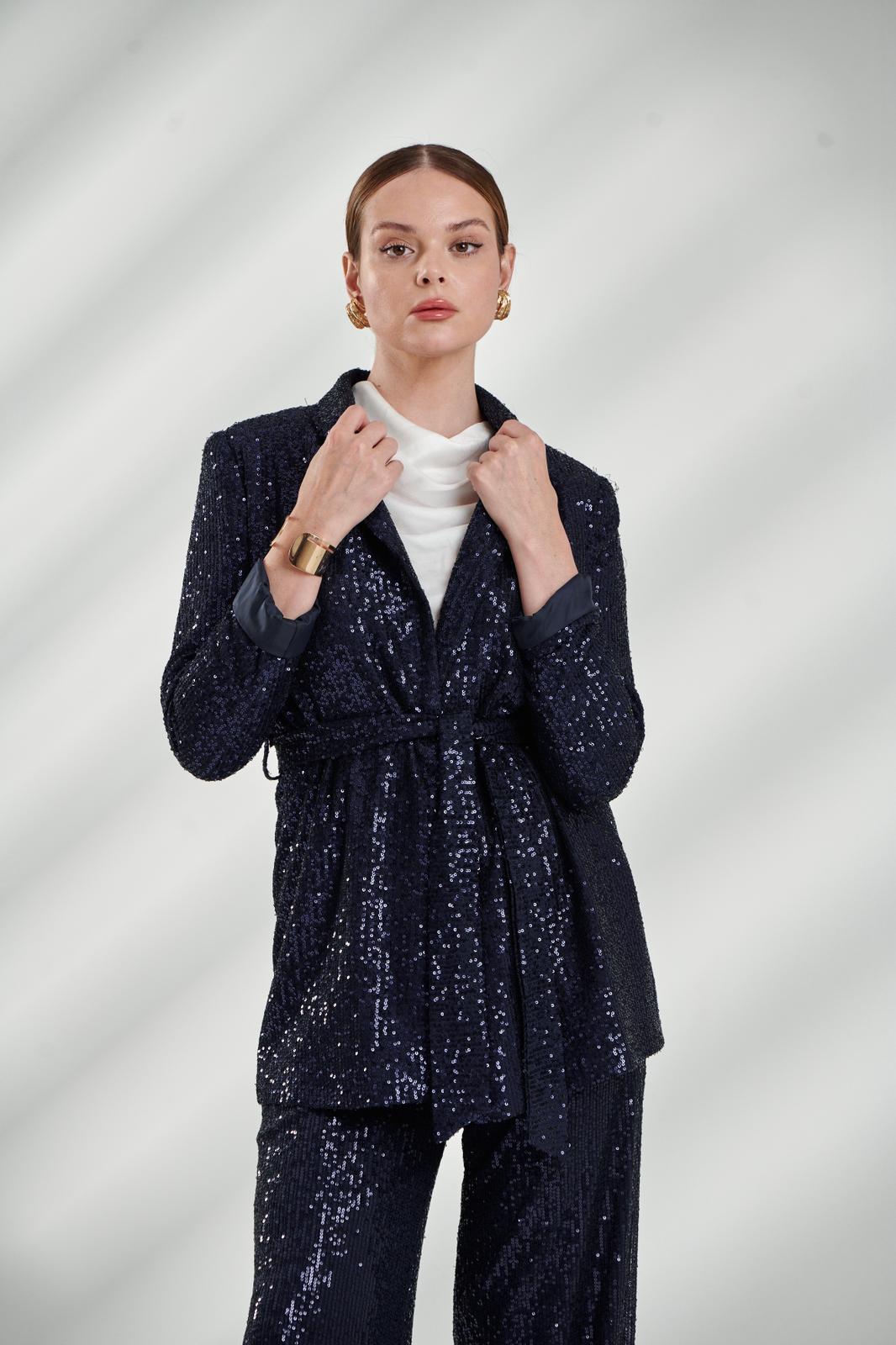 Luxury Sequin Evening Suit β Elegant & Eye-Catching Design