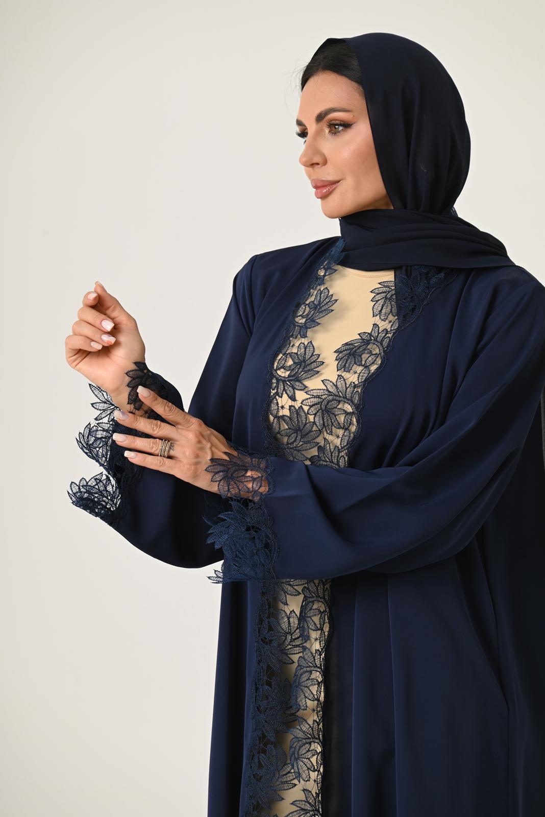 عباية دانتيل فاخرة بلون كحلي راقٍ