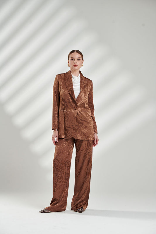 Silky Brown Leopard Print Women’s Suit – Bold Elegance for Evening Occasions