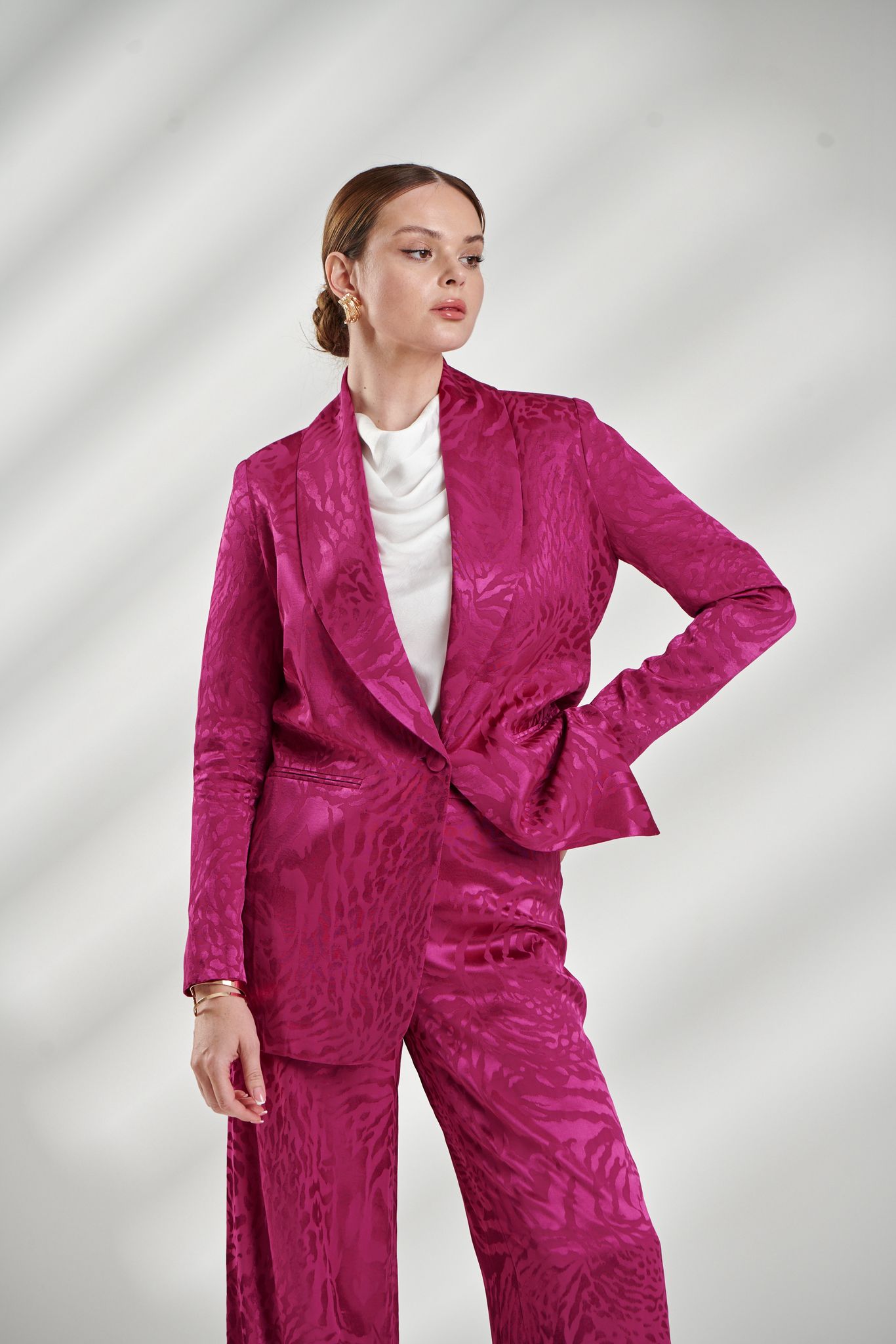 Silky Dark Pink Leopard Print Women’s Suit – Bold & Luxurious Look